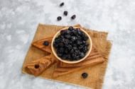 Black currants are used as a flavoring agent in many frozen desserts and bakery items as well (Image by Azerbaijan_stockers on Freepik)